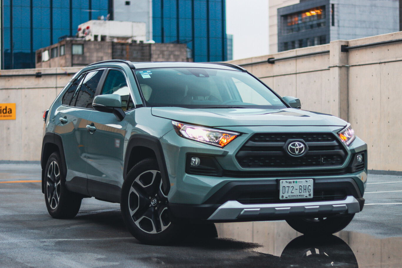 Toyota RAV4 Adventure 2021, a prueba: un SUV cargado de razón y con un toque de aventura