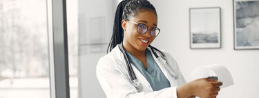 Malía, médico cubana en España: "Cobro todos los meses 2.232,53 euros, trabajo un total de 40 horas semanales y no hago guardias"