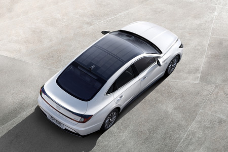 Hyundai integra por primera vez paneles solares en un modelo híbrido