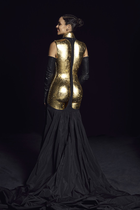 Así ha sido el esperado look de Cristina Pedroche en las Campanadas 2020 una escultura de oro Así ha sido el esperado look de Cristina Pedroche en las Campanadas 2020 una escultura de oro