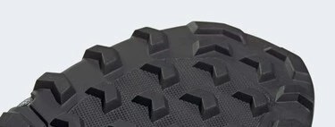 Adidas liquida las zapatillas de senderismo Terrex resistentes y ligeras, para unas rutas más cómodas y seguras