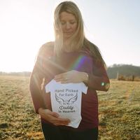 Dice haber notado la presencia de su marido fallecido durante la sesión de fotos de embarazo de su bebé arco iris