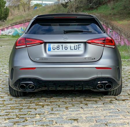 Mercedes-AMG A45 S trasera