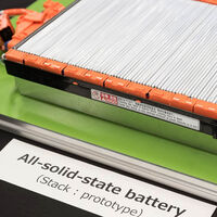 Japón necesita dejar de depender de las baterías de China para sus coches eléctricos. Su mejor baza es Toyota y sus baterías de estado sólido