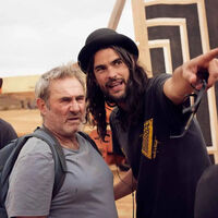 Oliver Laxe defiende ver las películas en el cine, pero reconoce que peca a veces viéndolas en casa: "Me despisto y maltrato a las películas" 