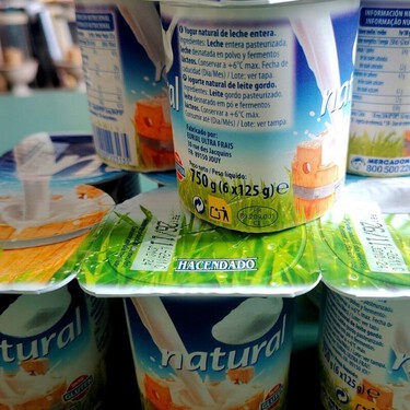 Nunca se me hubiera ocurrido reutilizar así los envases de yogur: ahora mis cajones están más organizados que nunca con este proyecto DIY rápido y sencillo 