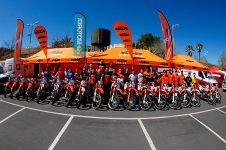 Enduro para todos con la asistencia KTM Family&Friends. Porque no sólo los oficiales llevan equipo