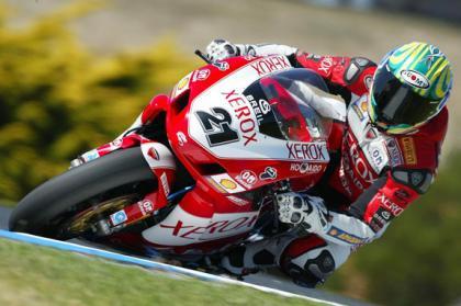 Troy Bayliss se pasa a las cuatro ruedas