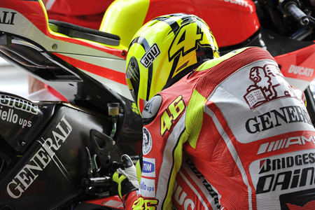 Rossi Vs Lorenzo Ducati