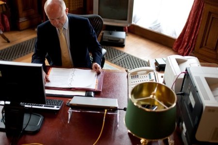 William Hague: "Nunca ha sido más fácil convertirse en un cibercriminal"