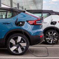 Volvo abre la puerta a miles de cargadores Tesla en México, pero hay un detalle: deberás pagar por este adaptador 