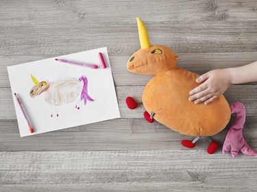 La nueva colección de peluches de IKEA diseñada por niños y para niños con fines solidarios 