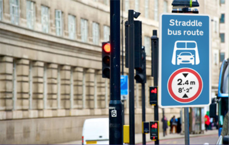 Señales de tráfico futuro - Straddlebus
