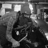 Entrevista con Julito Ex Machina: "Estoy montando un homenaje a El Solitario con cestitas de bici" (Inocentada)