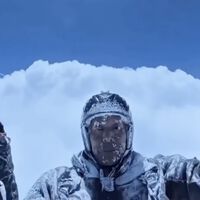 Un parapentista sobrevive tras ser arrastrado por una corriente a más de 8500 metros de altura. La experiencia le puede salir cara