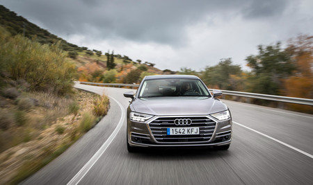Audi A8 2018 en curva