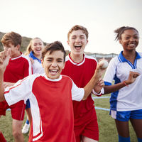 Por qué las chicas adolescentes dejan de practicar actividades deportivas antes que los chicos