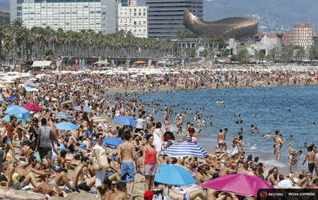 Por primera vez desde 2009, el turismo crece menos que la economía española