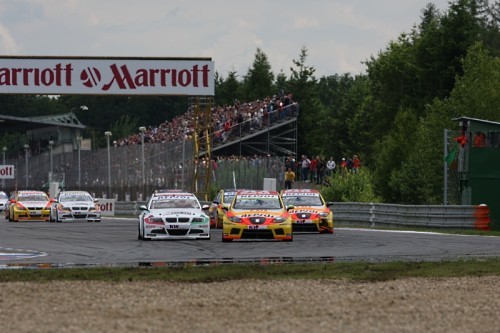 wtcc_brno_adelantamiento_zanardi_a_tarquini_race1.jpg