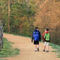 Las consecuencias negativas de llevar todo el conocimiento del curso colgando en la espalda: las pesadas mochilas 