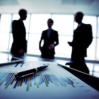 Hay quien defiende que una de las grandes estrategias de inversión en bolsa es comprar acciones que van a entrar en los grandes índices bursátiles: miramos los datos
