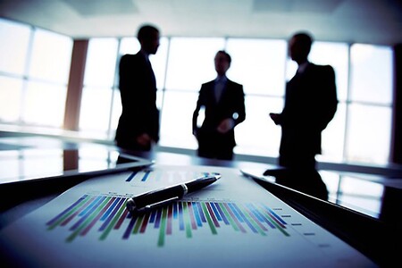 Hay quien defiende que una de las grandes estrategias de inversión en bolsa es comprar acciones que van a entrar en los grandes índices bursátiles: miramos los datos