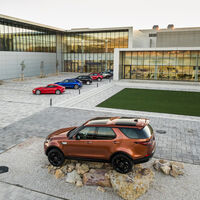 Todo al eléctrico: Jaguar Land Rover estudia instalar en España una fábrica de baterías para sus futuros coches eléctricos