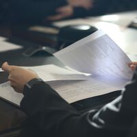 Si te suben el seguro del coche, no tienes por qué quedarte en la compañía: este papel evita caer en la trampa de las aseguradoras