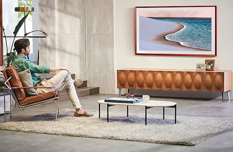 Disfruta del arte y de tus series favoritas con esta Smart TV ultra fina de Samsung con 50