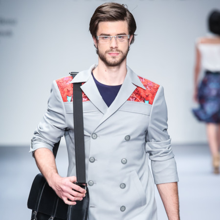 Pineda Covalín abre la semana de la moda en México con mucho color