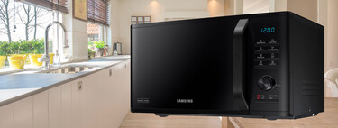 PcComponentes vuelve a tener un microondas Samsung a precio de saldo: potente, con grill y con función desodorización 