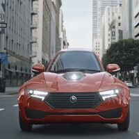 Un microcoche eléctrico lo tenía todo para triunfar como el Beetle: era 'barato', con tres ruedas, se apagaba solo y la suspensión funcionaba al revés. Los 428 que se vendieron han terminado en un desguace 