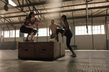 Step up o subida al cajón: un ejercicio sencillo para entrenar tus piernas