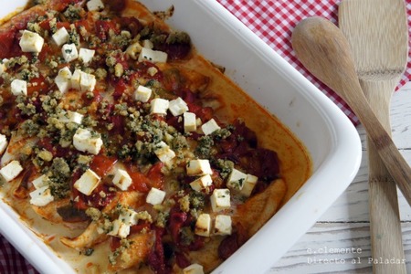 Palometa al horno con pimientos asados y queso feta. Receta