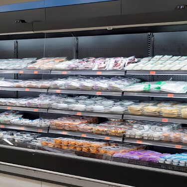 Más económico para el supermercado, mucho más caro para ti: según la OCU, el pescado en bandejas es un 45% más caro que en la pescadería