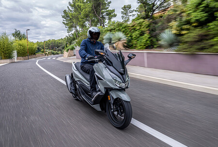 El nuevo Honda Forza 350 con el motor de 29 CV ya está a la venta por 5.950 euros