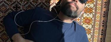 Si buscara sillones para mi salón me quedaría con los de la espectacular casa de Dani Mateo en Madrid en piel blanca