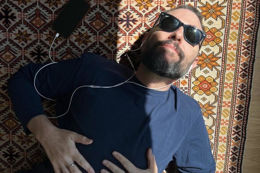 Si buscara sillones para mi salón me quedaría con los de la espectacular casa de Dani Mateo en Madrid en piel blanca