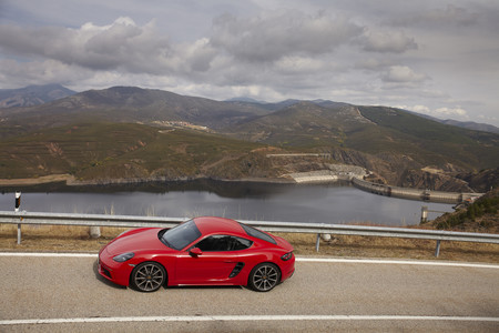 Porsche 718 Cayman