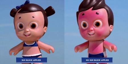 Una muñeca enseña a los niños a que deben usar protector solar