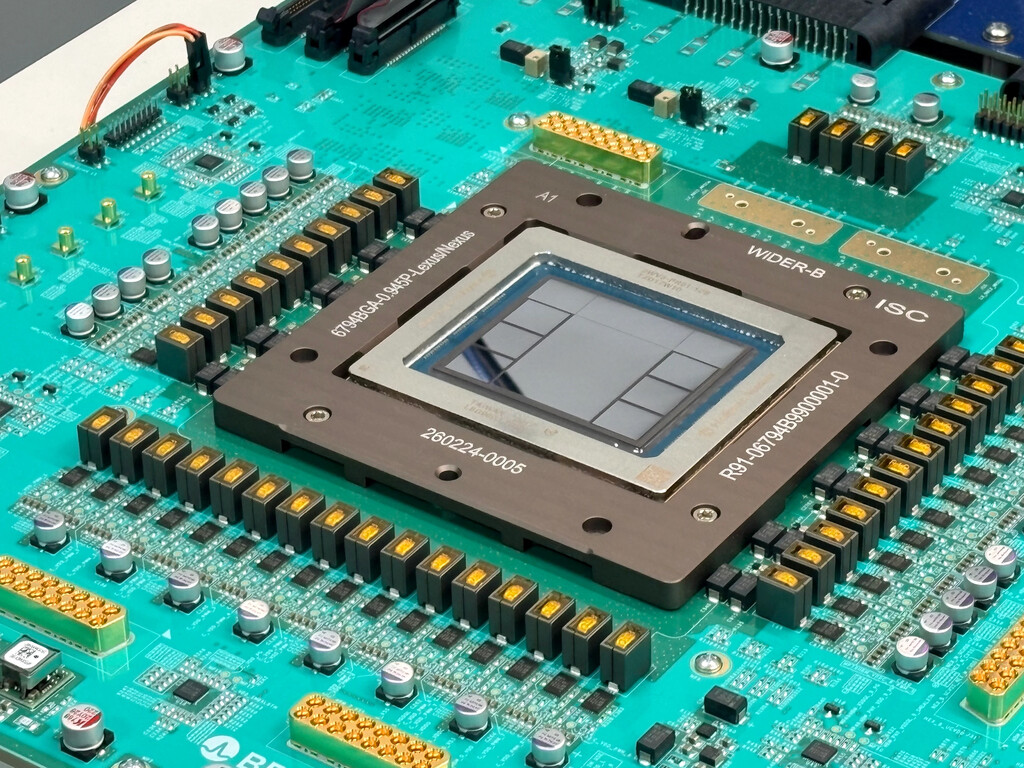 OpenAI creó un chip que promete superar a Nvidia en eficiencia para IA: se llama Jalapeño 