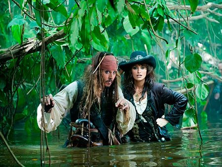 ¡Ya era hora! Penélope Cruz y Johnny Depp llegan surcando los mares