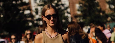 Las sandalias de piel de Massimo Dutti en el color estrella de la temporada: son cómodas, elegantes y casan con todo