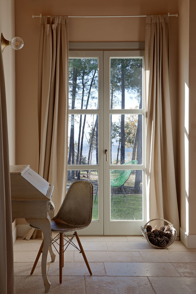 Baños de microcemento, baldosas hidráulicas y suelos de piedra natural
