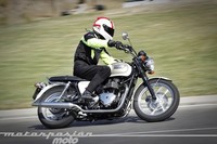 Triumph Bonneville T100, toma de contacto (ciudad, carretera, ficha técnica y galería)