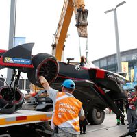 El protocolo del 'coche rojo' es el truco para salvar a un piloto de un coche eléctrico después de un accidente: rescatar sin tocar
