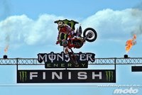 Antonio Cairoli y Ken Roczen dan espectáculo en La Bañeza