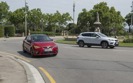 ¿Cuándo es necesario usar el intermitente en las rotondas y cuándo no? Más de la mitad de los conductores aún los utiliza mal