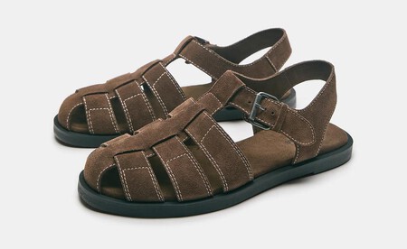 Llega El Relevo Del Verano La Sandalia Cangrejera Es El Calzado Smart Casual Definitivo Del Hombre Que Ha Dejado Atras A Los Mocasines