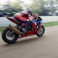 Así de bien se mueve la Honda CBR1000RR-R SP Fireblade de 215 CV, sobre todo en manos de Marc Márquez